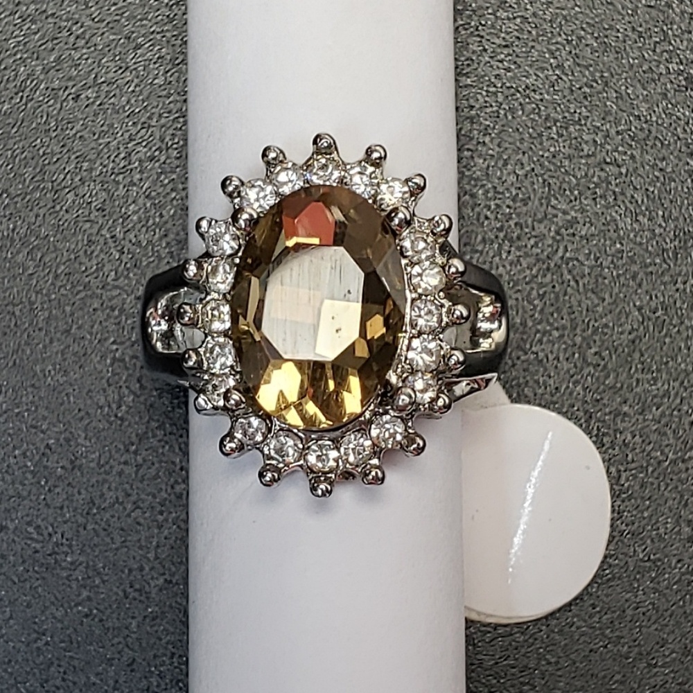 Beautiful ring - Picture 2 of 2